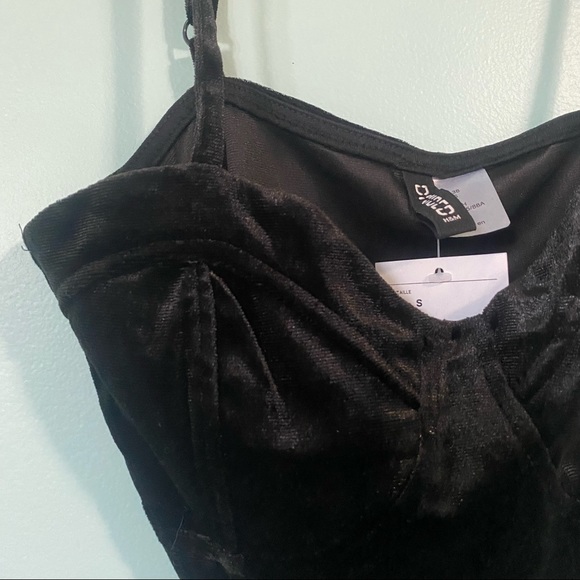 3 for $30 NWT H&M Velour Corset Style Top - Picture 4 of 15